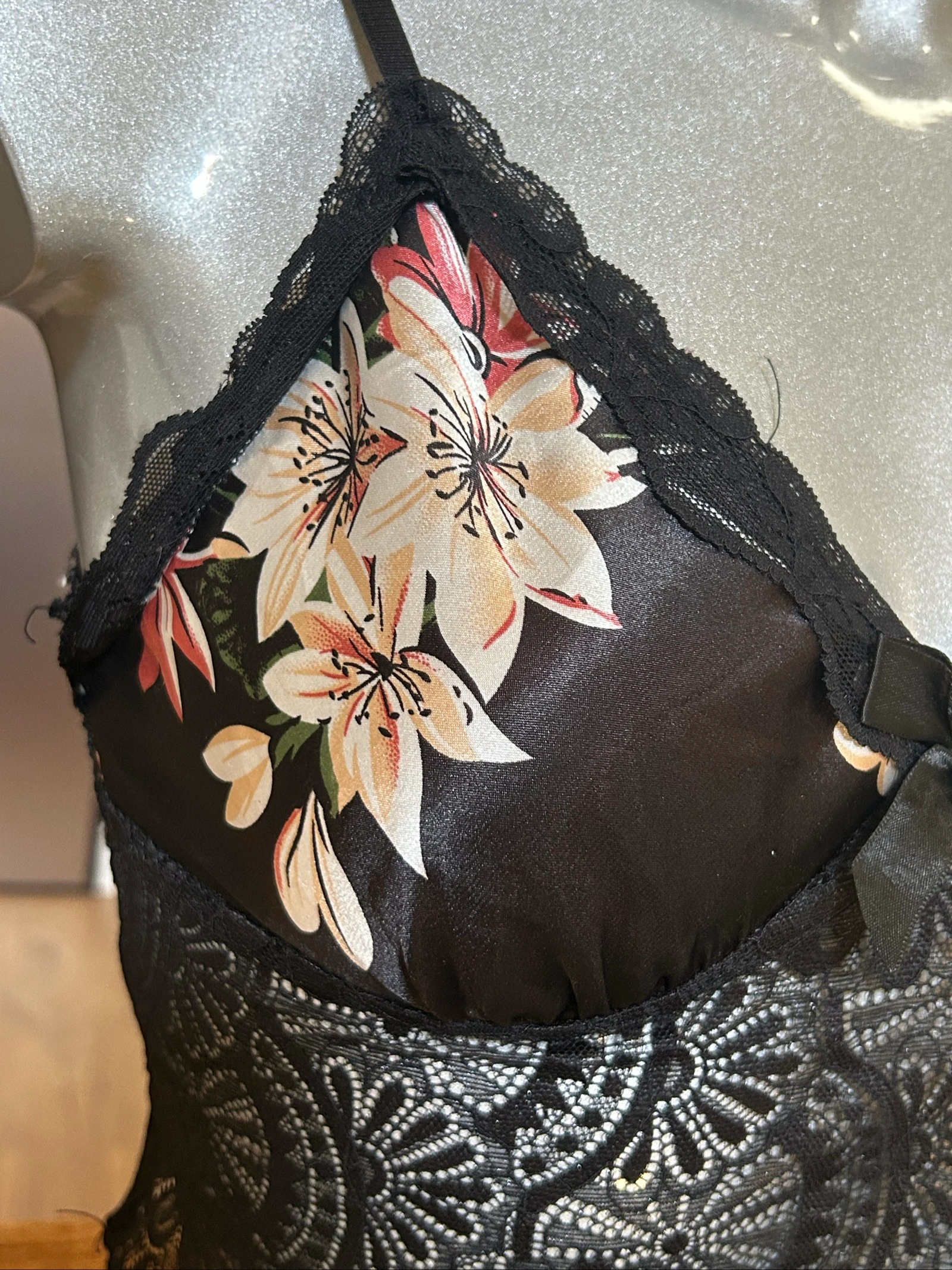 Floral lace black crop bra – Very comfortable – Size M – photo 4